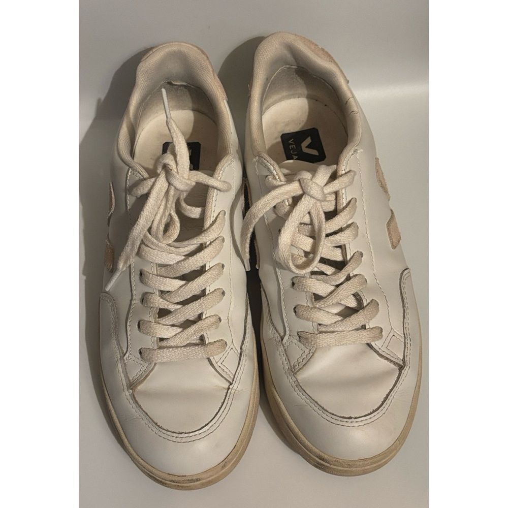 VEJA
V12 Mixed Leather Court Sneakers in Extra White / Sable Size 8 - Picture 4 of 11